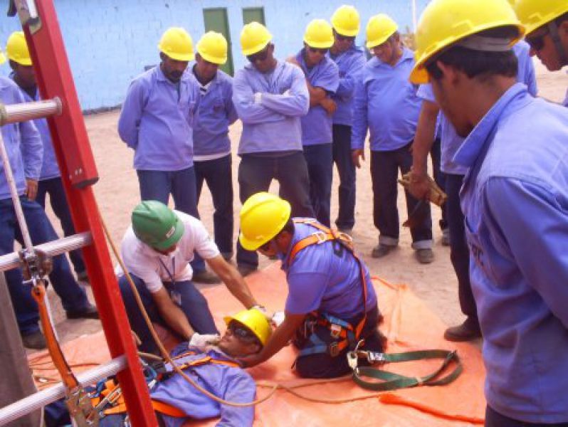 Entrega do cinto paraquedista e Treinamento Resgate em Altura – Construção Guanambi
