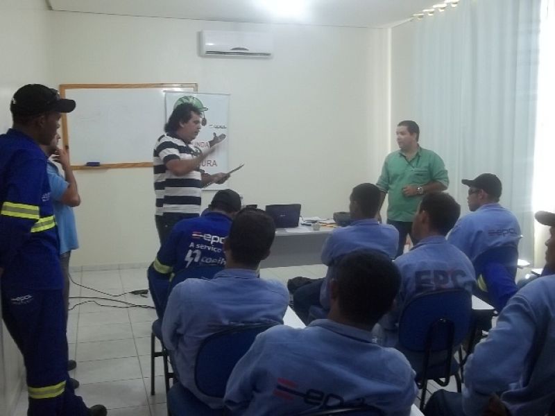 A Epcl – UEN 17 Guanambi, realizou no dia 28 de janeiro de 2013, o Programa Segunda + Segura.
