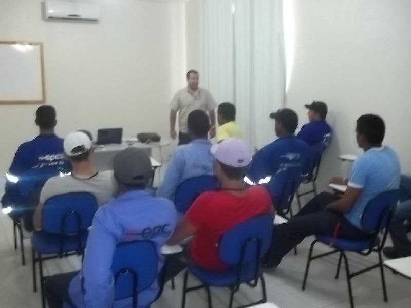 A EPCL – UEN 17 (Guanambi), realizou no período de 14 a 17 de Janeiro, Curso de reciclagem NR10.
