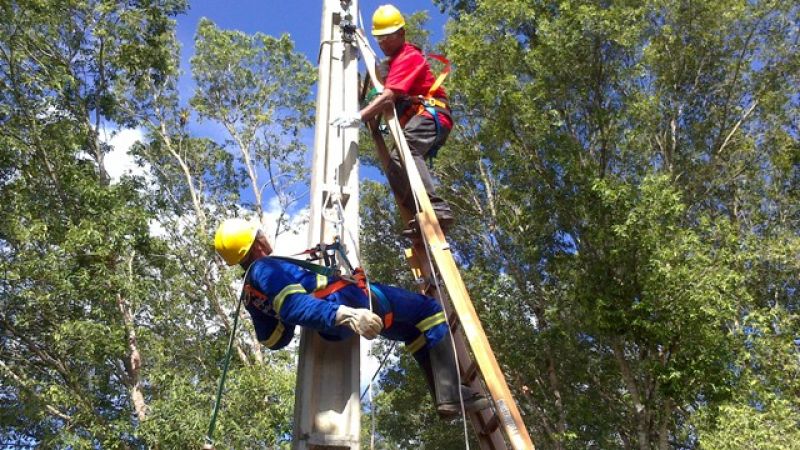 A EPCL/UEN 18, capacitou os colaboradores que realizam trabalho em altura, nos dias 02,12 e 15/03/2013