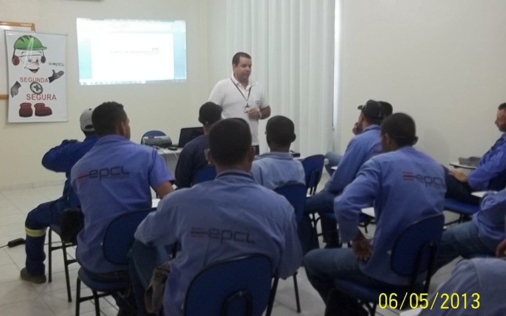 A EPCL/UEN 17 Guanambi, realizou no dia 06 de Maio de 2013, o Programa Segunda + Segura.
