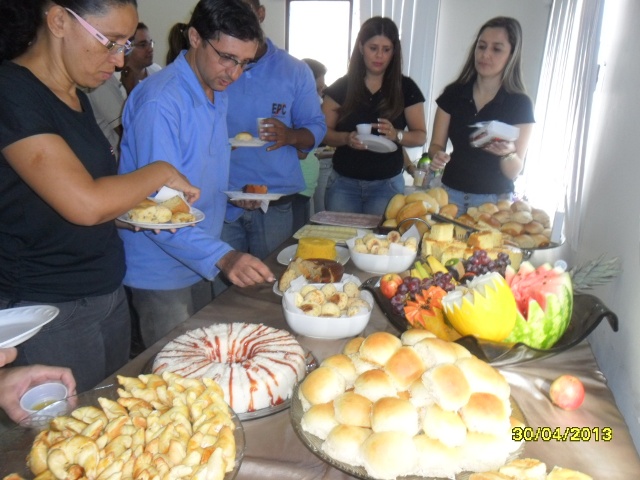 A EPCL/UEN 17 – BOM JESUS DA LAPA foi realizado um delicioso “café da manhã” para comemorar o dia do trabalhador.