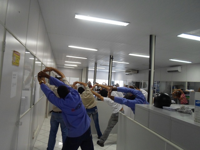 A EPCL/UEN – 06, dando continuidade ao programa de Ginastica Laboral.