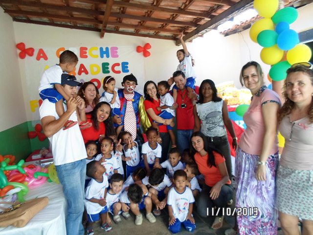 A EPCL/UEN 17- GUANAMBI, realizou o “Projeto Adote uma Criança”.